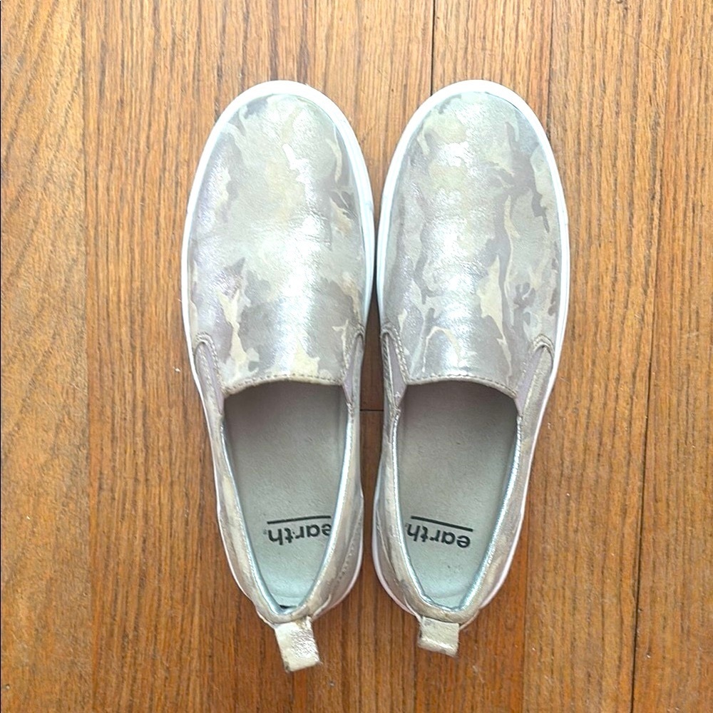 Earth Silver Slip-On Sneakers with Metallic Finish